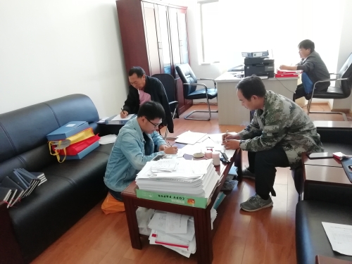 到镇上填报低保材料