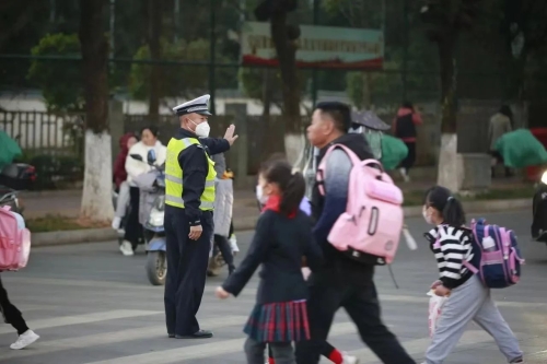 <span style='background-color:;'>17086814601</span>91054438.jpg