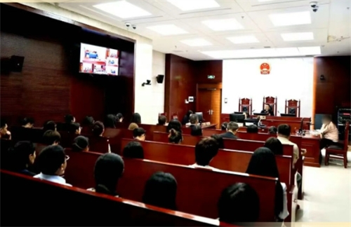 旁听庭审现场.jpg