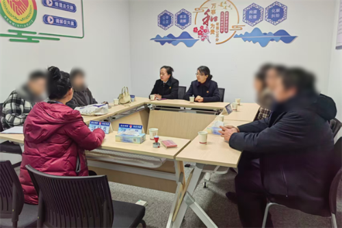 1776407801110073983.png 依托区综治中心“一站式”矛盾纠纷化解平台对矛盾双方开展调解.png