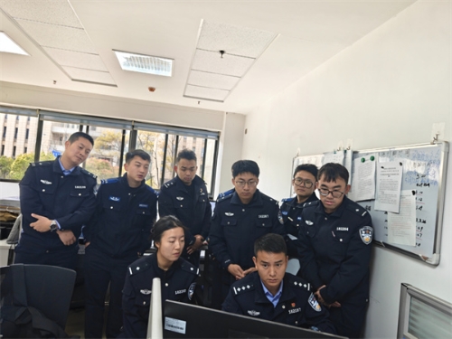 2.3耐心细致地教授新警员办案.jpg