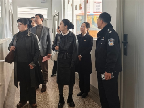 2.2人民监督员走进专门学校进行实地考察.jpg