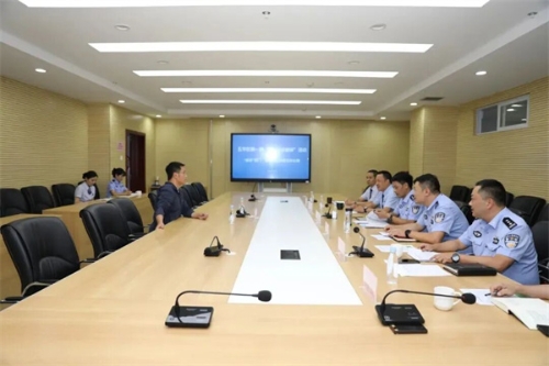 1778830435041066564.jpg 1.局长坐诊接诉解决企业诉求.jpg